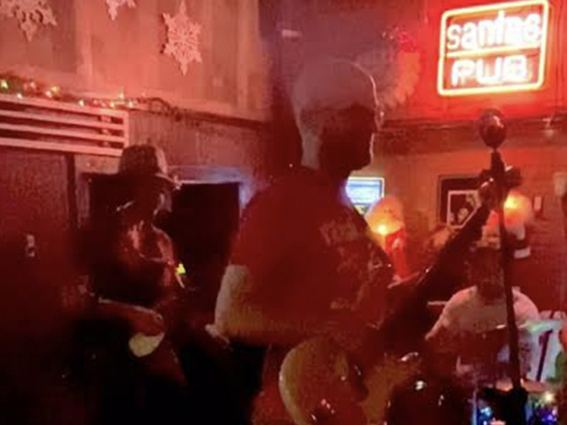 Santas Pub Best of Nashville Sunday Band